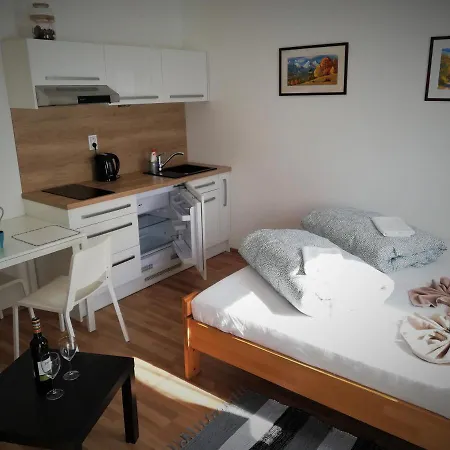 Apartmanovy Dom